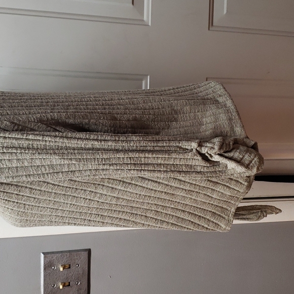 Maurices v neck top, size xl - Picture 4 of 8